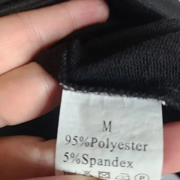 Medium Black Top With Pocket - Picture 3 of 4